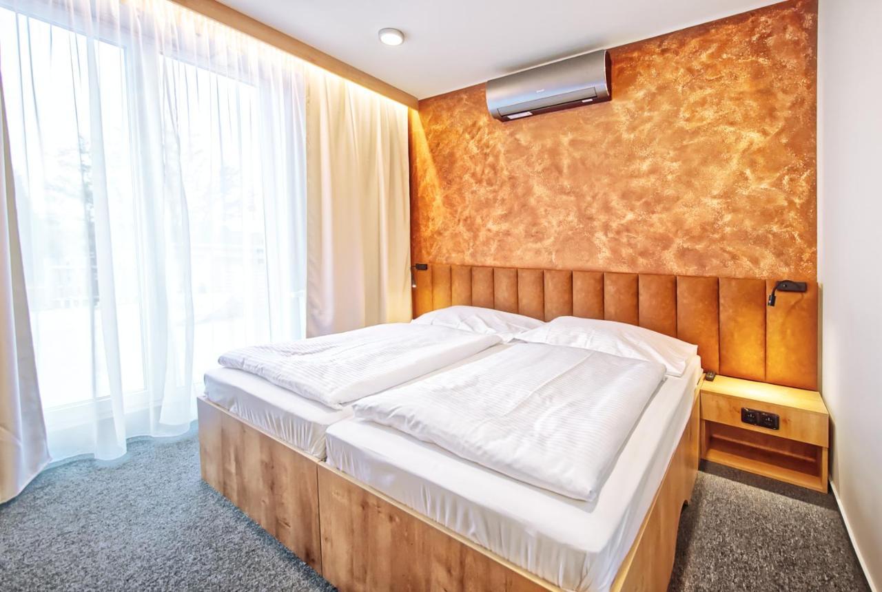 Restaurace A Penzion Praha Dolní Dunajovice Екстериор снимка