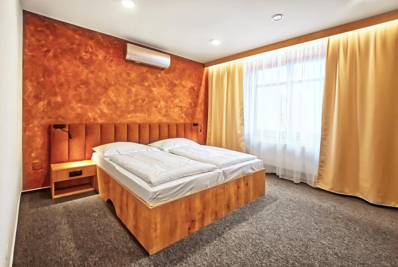 Restaurace A Penzion Praha Dolní Dunajovice Екстериор снимка
