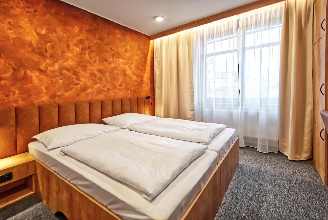 Restaurace A Penzion Praha Dolní Dunajovice Екстериор снимка