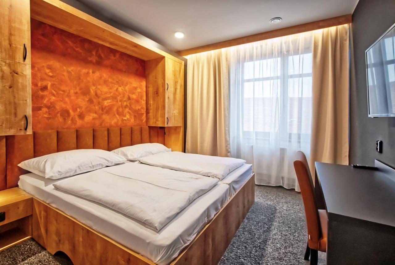 Restaurace A Penzion Praha Dolní Dunajovice Екстериор снимка