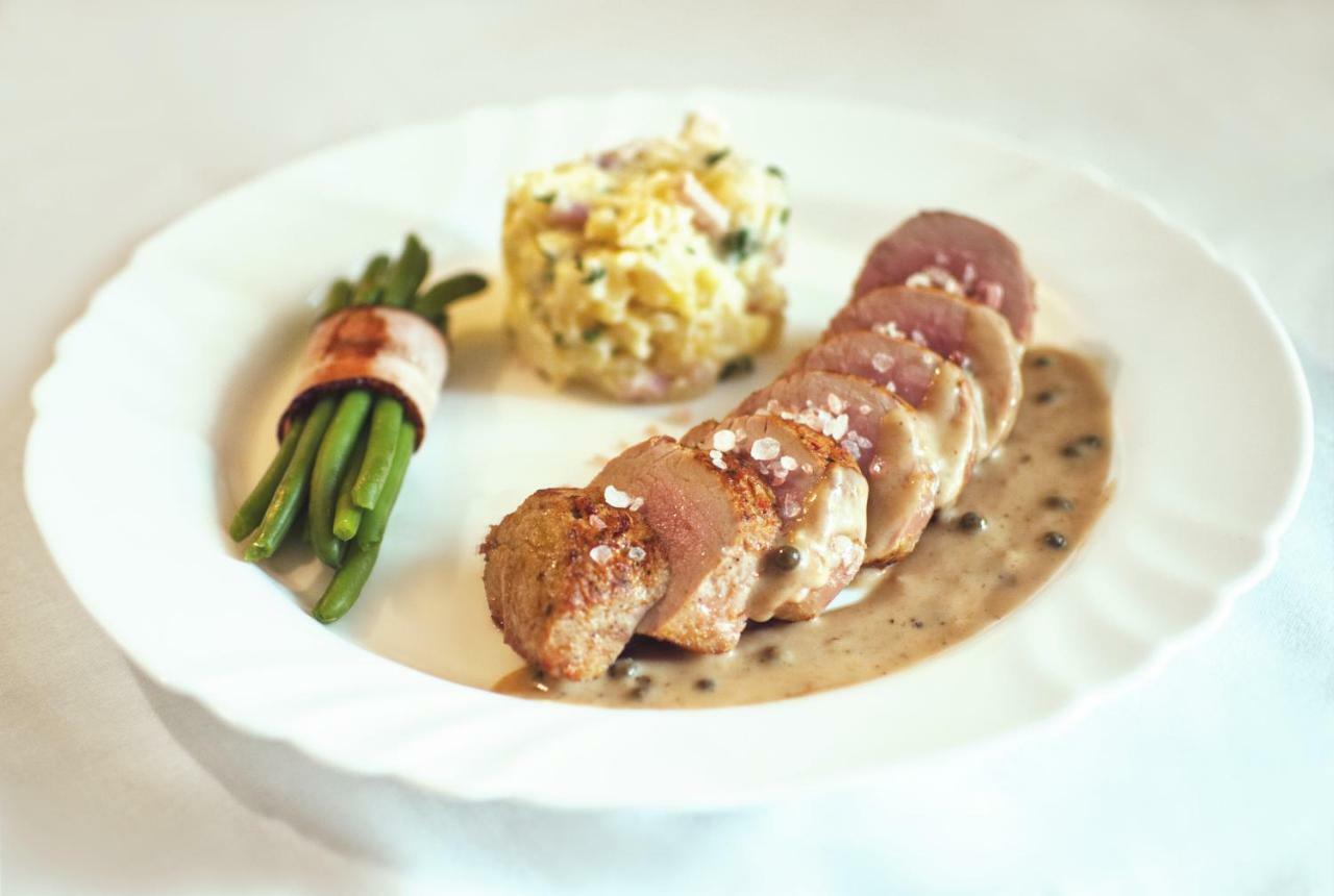 Restaurace A Penzion Praha Dolní Dunajovice Екстериор снимка