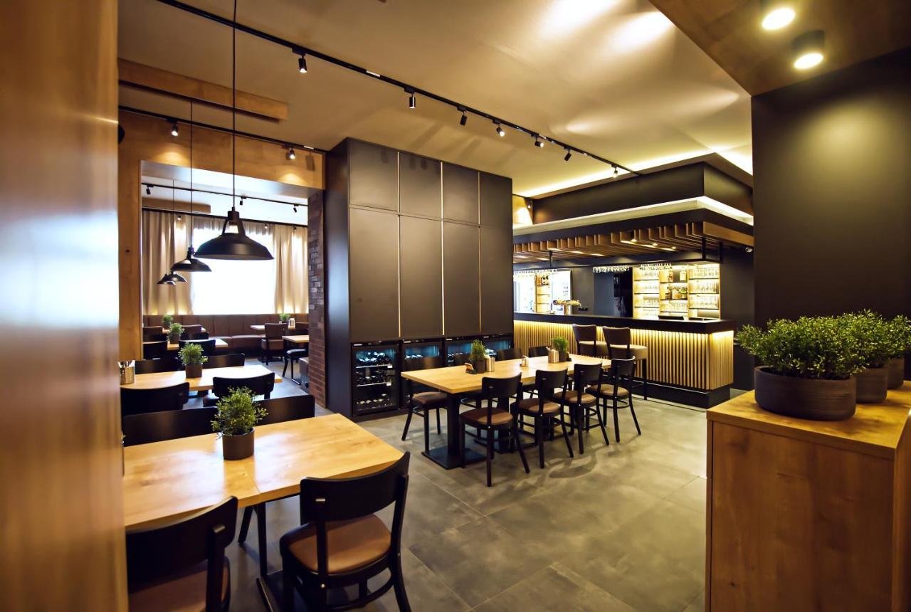Restaurace A Penzion Praha Dolní Dunajovice Екстериор снимка